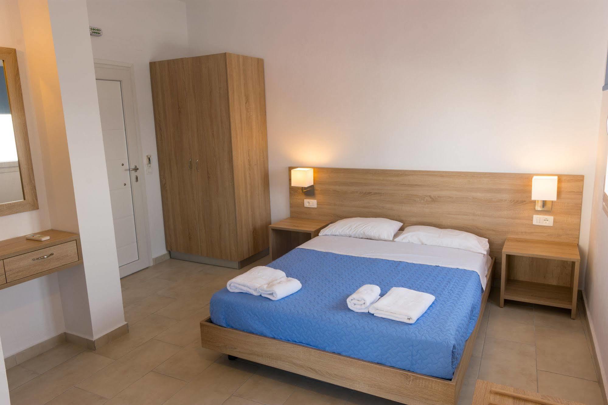 Socrates Apartmens & Restaurant 莫拉托斯 外观 照片