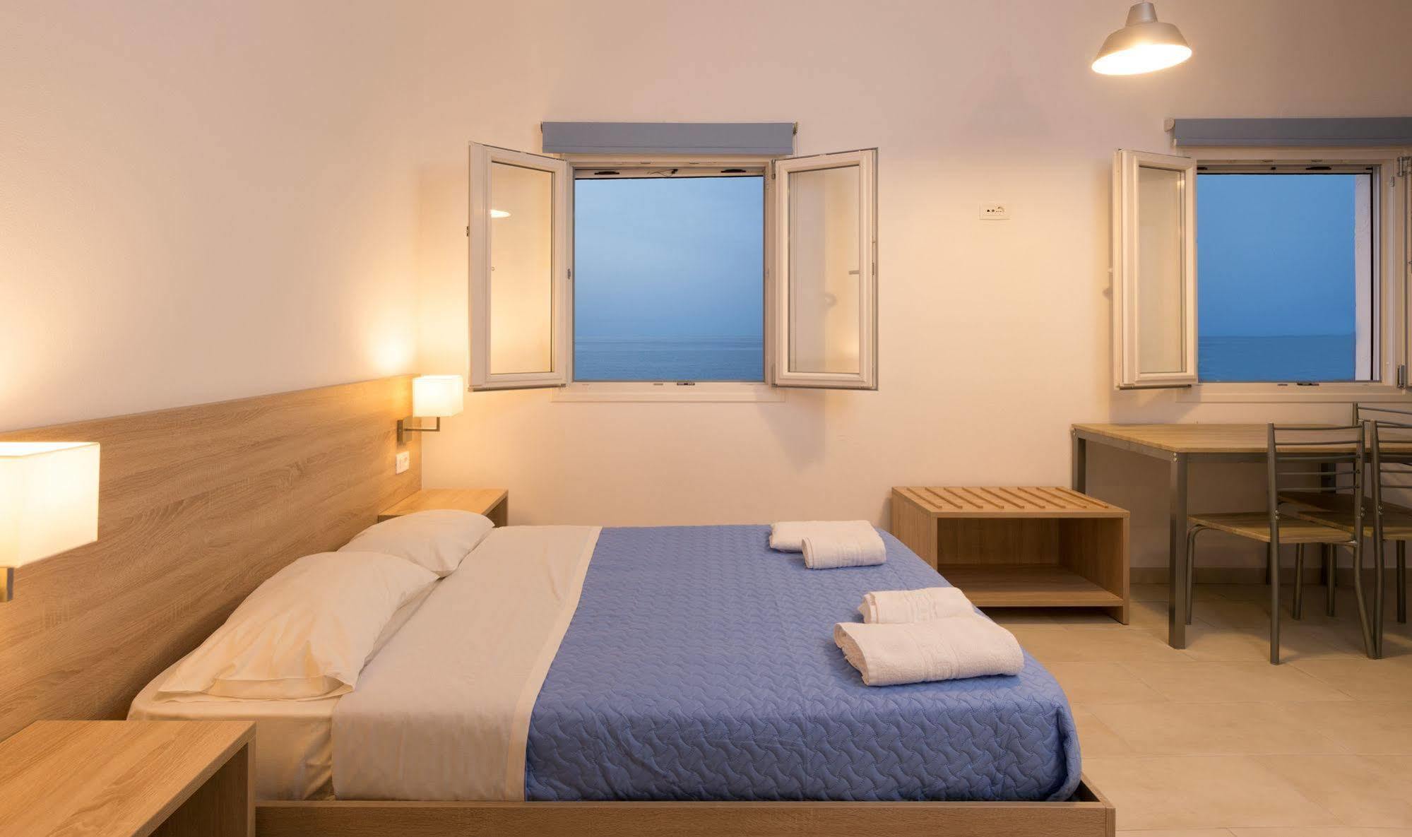 Socrates Apartmens & Restaurant 莫拉托斯 外观 照片